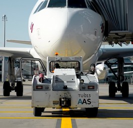 Pushback-Fahrzeug von AAS in Zürich: Rückzug möglich.