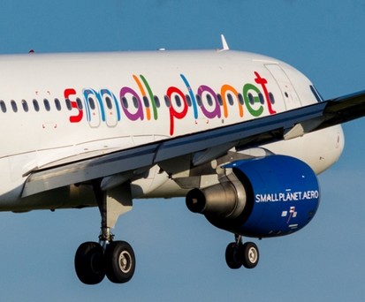 Small Planet Airlines Deutschland ging Mitte September in die Insolvenz, hoffte dann aber noch lange auf einen neuen Investor. Ende November war dann klar:<a href="https://www.aerotelegraph.com/glaeubiger-von-small-planet-bekommen-wenig-geld" target="_blank" rel="noopener"> Einen Retter wird es nicht geben</a>. Auch in Polen, Kambodscha und ihrem Heimatland Litauen überlebte Small Planet Airlines das Jahr 2018 nicht.