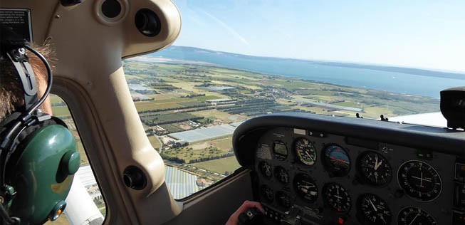 Fliegen: Auf Sicht oder mit Instrumenten möglich.