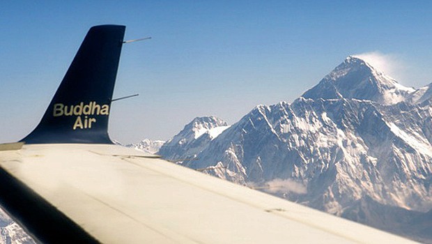 Everest-Rundflug von Buddha Air: Landung bei schlechtem Wetter.