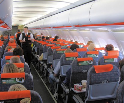 Bordverkäufe: Bei Billigfliegern wie hier Easyjet längst Standard