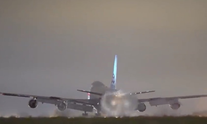 Retro-Jumbo nach harter Landung außer Gefecht