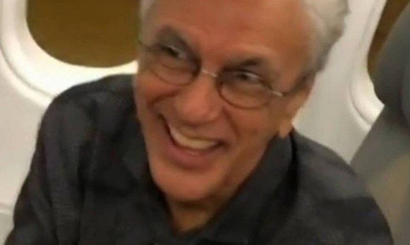 Passagiere überraschen Star im Flieger