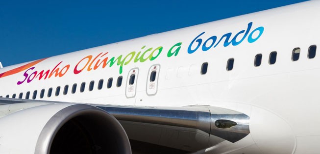 Das Flugzeug trägt die Aufschrift: «Olympischer Traum an Bord».