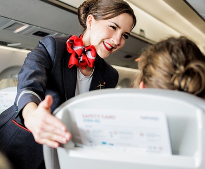Helvetic Airways bietet Cabin Attendants innovative, flexible Arbeitsmodelle und neue Kurse für 2024