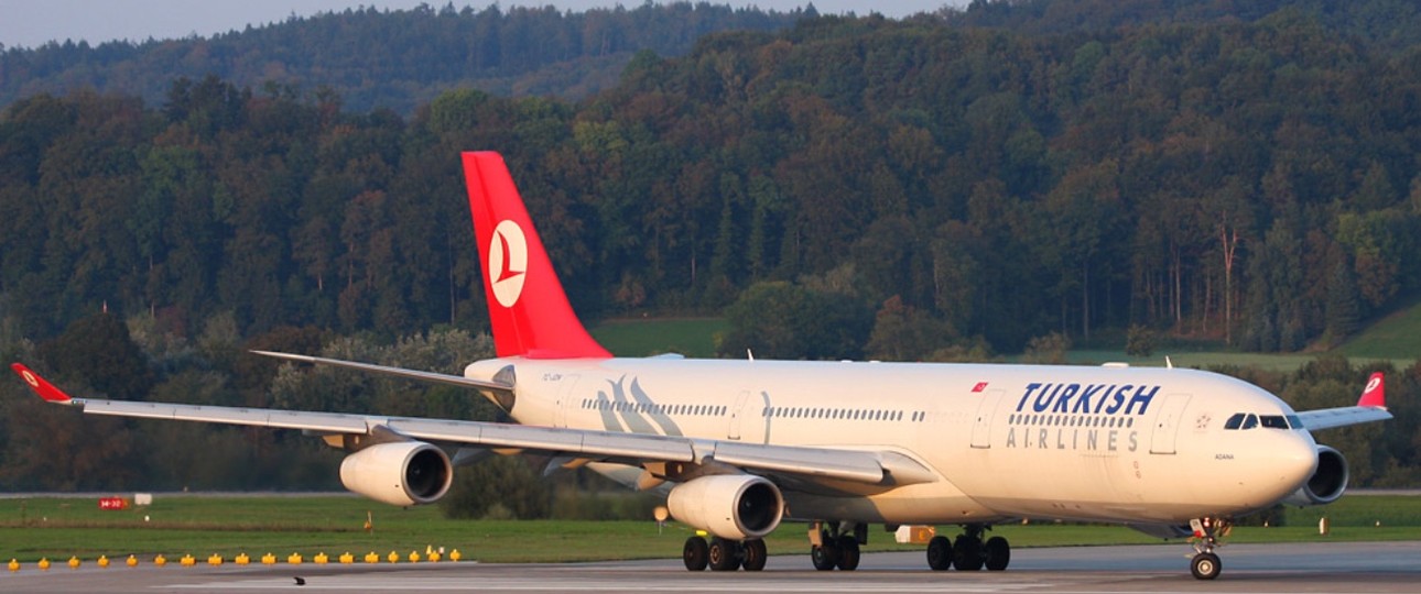 Der Airbus A340 von Turkish Airlines mit dem Kennzeichen TC-JDN (Archivbild): Eine Hongkonger Firma kaufte den Jet 2019 mit drei anderen.