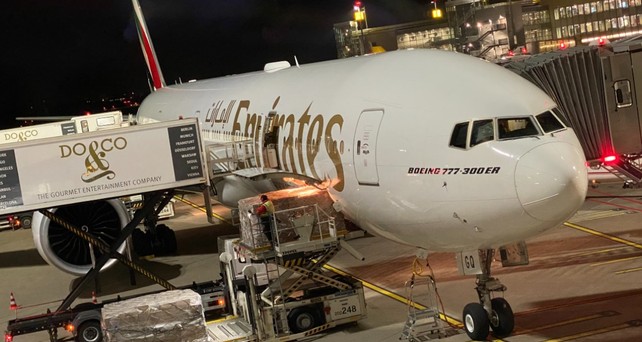 Boeing 777-300ER von Emirates Mitte November 2021 in Düsseldorf: Wir reisten mit dem Jet ...