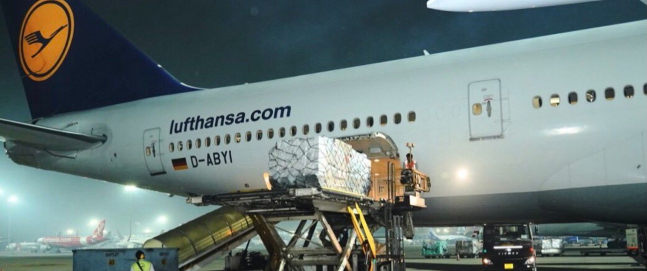 Lufthansas D-ABYI in Delhi: Die Boeing 747-8...