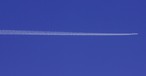 Flugzeug am Himmel: Über em Atlantik rekordschnell unterwegs.
