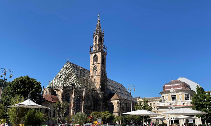 Der Dom von Bozen am Walther-Platz.