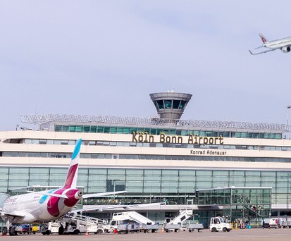Airbus A321 Neo von Qatar Airways über dem Flughafen Köln/Bonn: Könnte einst so aussehen.