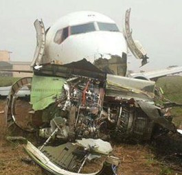 Die Boeing 737F von Ethiopian Airlines in Accra: Von der Piste abgekommen.