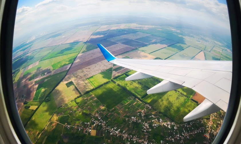 Blick aus einem Flugzeugfenster: Künftig soll GPS durch ein neues Navigationssystem abgelöst werden.