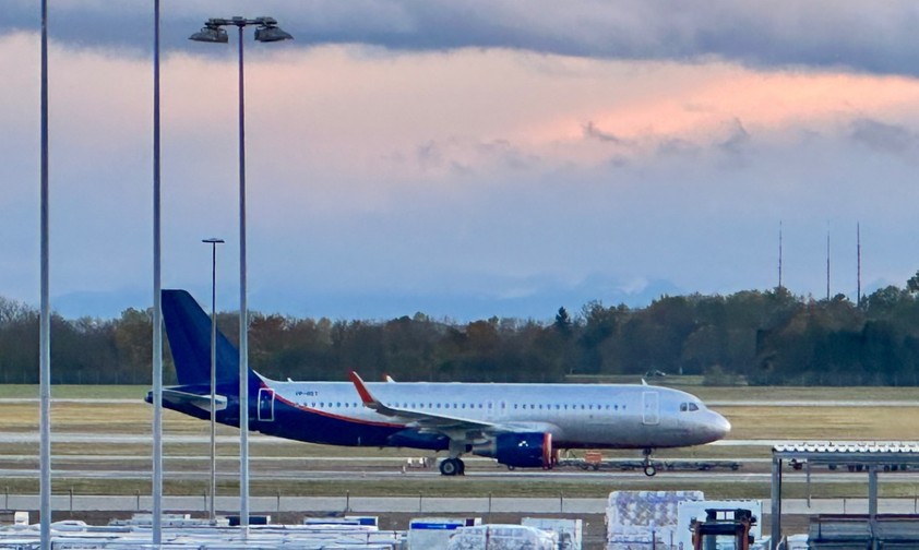 Der gestrandete A320 von Aeroflot in München: Bleibt vorerst weiter vor Ort.