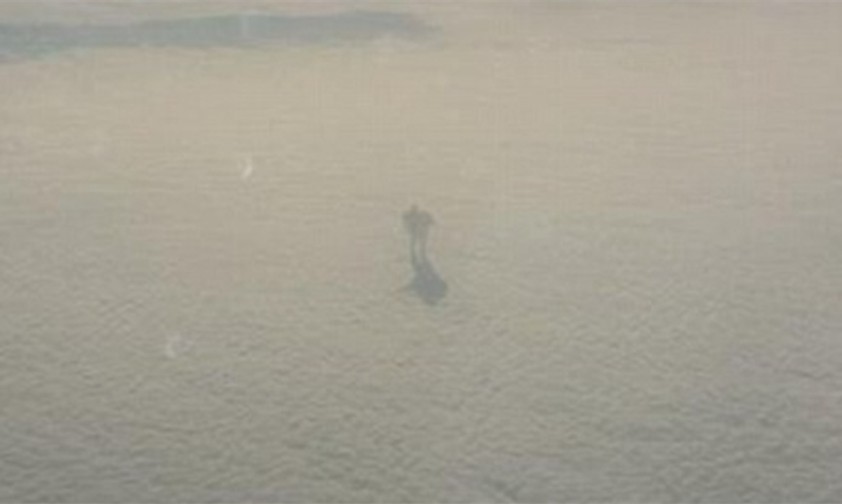 Foto des Easyjet-Passagiers: Was meinen Sie – wie ist dieser Wolkenmann entstanden?