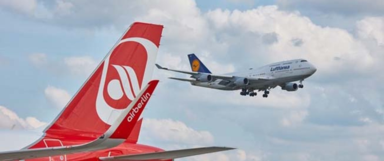 Flieger von Air Berlin und Lufthansa: Die große Fluglinie glaubt durch das Aus der Kleinen um 40 Jets wachsen zu können.