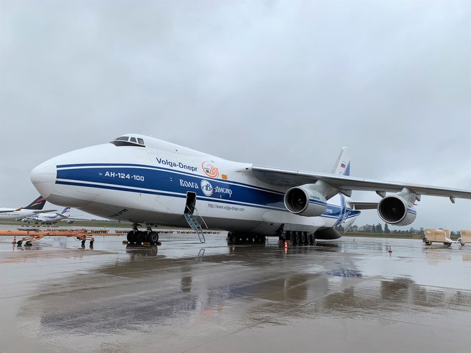 Die Antonov An-124: Der 70 Meter lange Flieger kann 150 Tonnen Fracht laden.