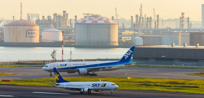 10. Platz: Skymark Airlines (hier im Bild zu sehen vor einer Maschine von All Nippon Airways). 78,32 Prozent ihrer Flüge waren pünktlich.