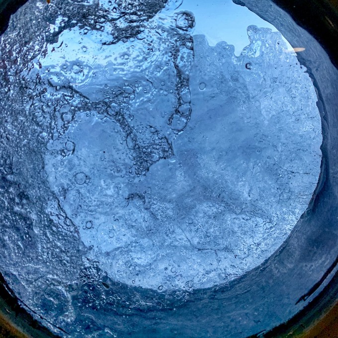 Blick aus dem Bullauge auf MS Galileo