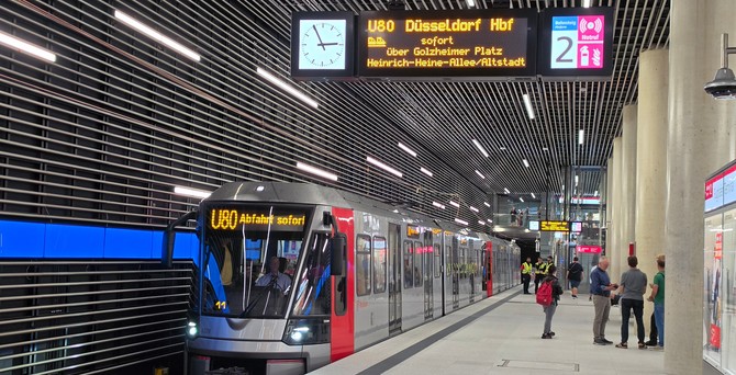 Flughafen Düsseldorf U-Bahn 13
