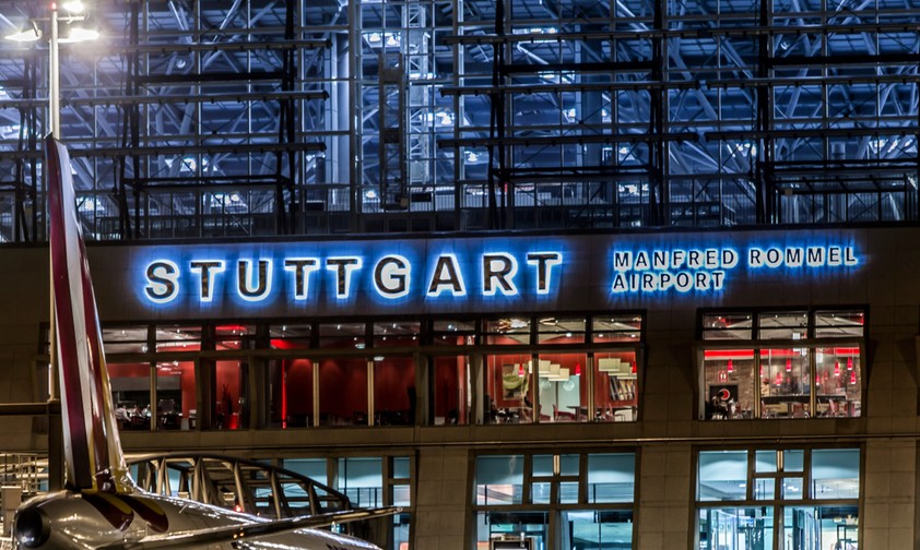 Flughafen Stuttgart: Immer noch landen Flugzeuge verspätet, Flüge fallen aus.