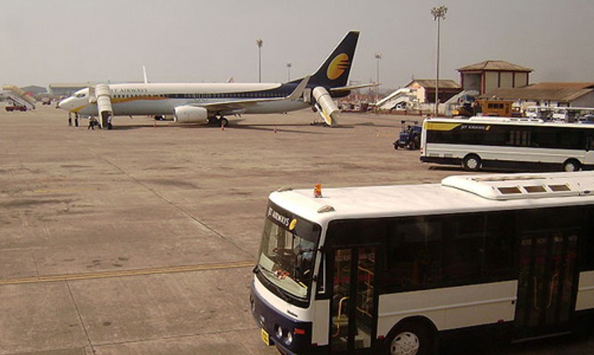 Flieger von Jet Airways: Airlines sollen billiger auch an abgelegene Ziele kommen.