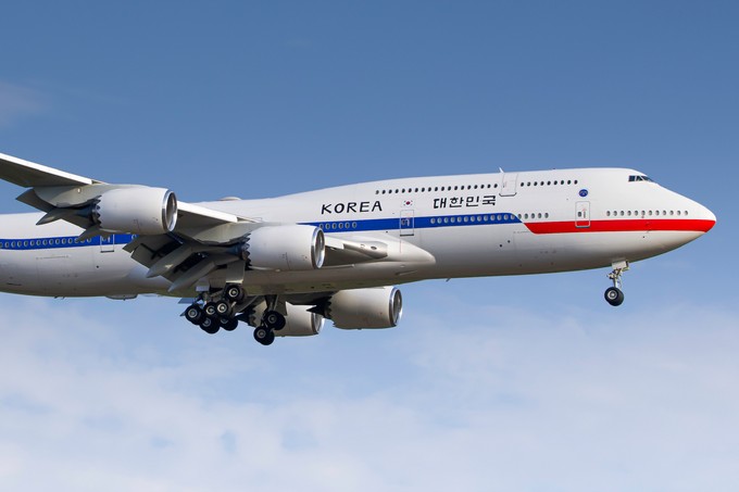 ... Boeing 747-8 ...