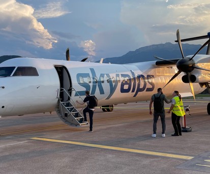 Flugzeug von Sky Alps: Sieben müssen am Boden bleiben.