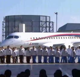 Der Mitsubishi Regional Jet ist für Japan von nationaler Bedeutung. Neben Mitsubishi Heavy Industries (65 Prozent des Kapitals) sind weitere Industriegrößen beteiligt: Mitsubishi Corporation, Toyota Motor (je 10), Sumitomo und Mitsui (je 5 Prozent).