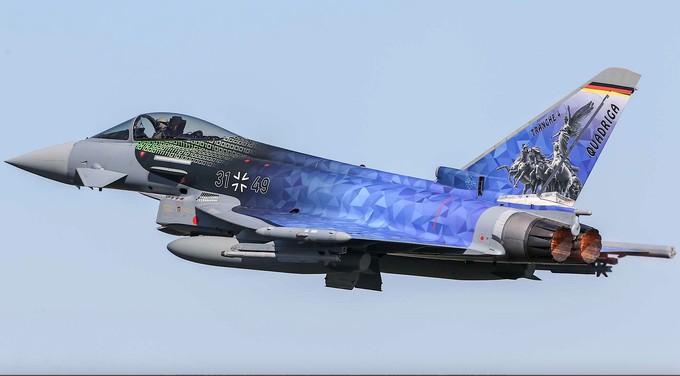 Eurofighter EF- 2000 mit der offiziellen Folierung zur Tranche 4 