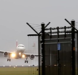 Böen machen Jets in Amsterdam zu schaffen