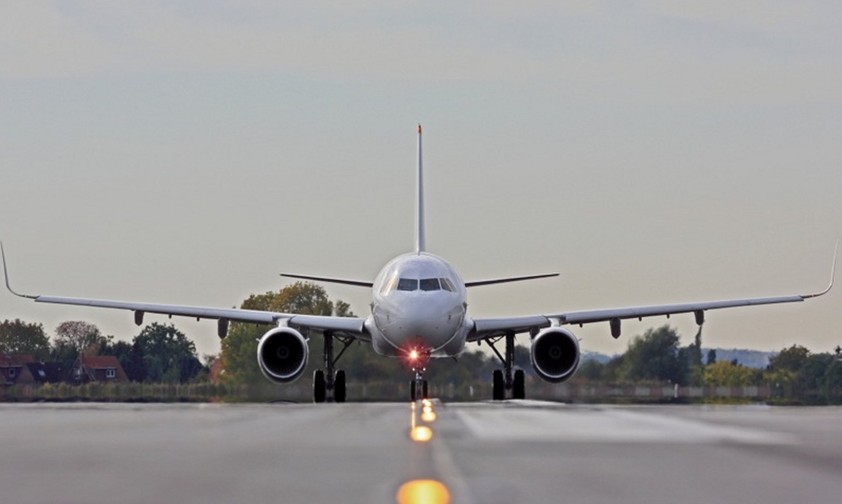 Airbus A321 auf der Piste: Bei Regen und Eis ist landen nicht immer ganz einfach.