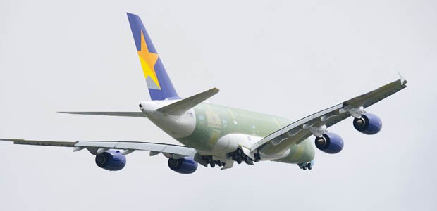 Der unfertig lackierte Airbus A380 von Skymark: Die Airline orderte sechs Exemplare.