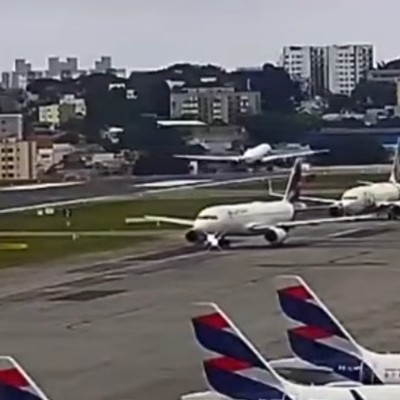 Embraer E195-E2 von Azul: Das Flugzeug hebt erst kurz vor dem Ende der Piste ab.