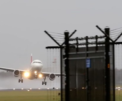 Böen machen Jets in Amsterdam zu schaffen