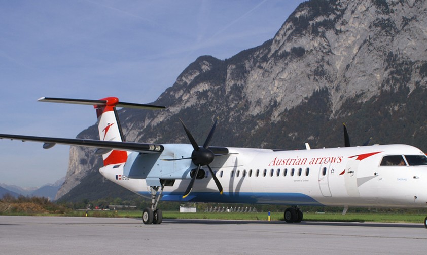 Dash 8-400 in Austrian-Arrows-Lackierung: Solch ein Flieger geht nun nach Großbritannien.