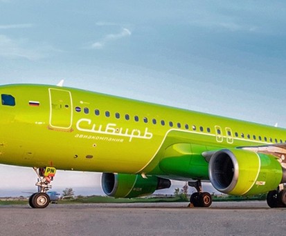 Airbus A320 von S7 Airlines in der Speziallackierung: Сиби́рь.