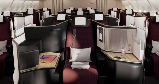 In der Business Class herrschen Bordeaux- und Beige-Töne vor. Der 4K-Bildschirm ist 17 Zoll groß, der 80 bis 82 Zentimeter breite Sitz lässt sich in ein 2-Meter-Bett verwandeln. Während Lufthansa sieben verscheidene Sitze anbietet, sind es bei Swiss  fünf: Privacy Seat, Extra Long Bed, Double Seat, Extra Space Seat and Classic Seat.