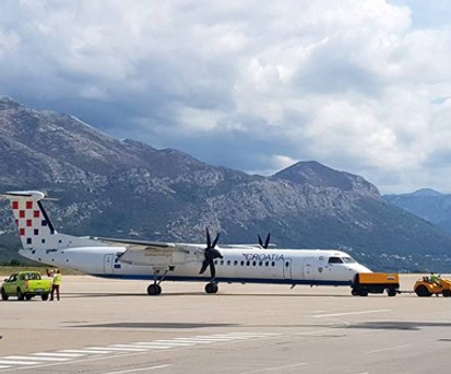 Flugzeug am Dubrovnik Airport: Zurzeit wird an den Pisten gearbeitet.