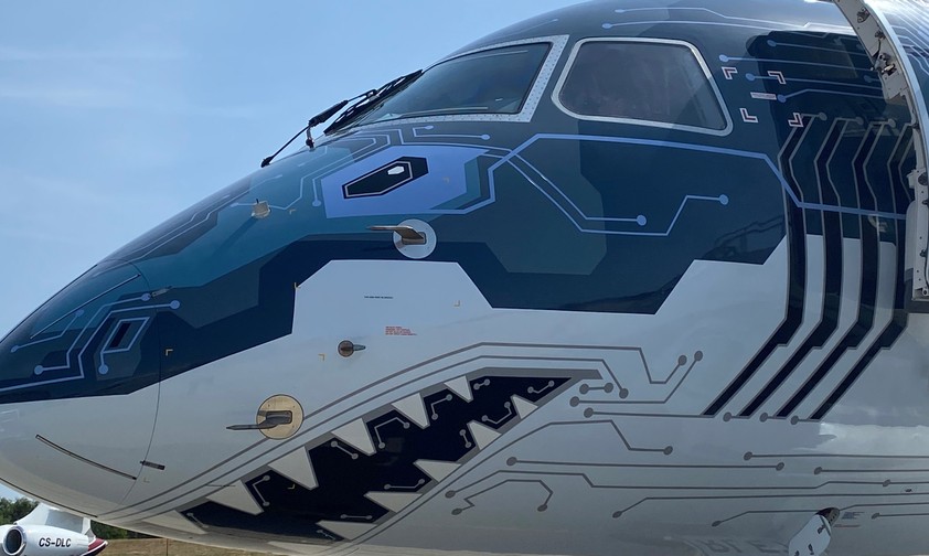 Embraer E190-E2 als Vorführflieger im Hai-Design: Schnappte sich bisher wenige Kunden.