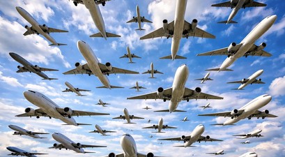 Flugzeuge am Himmel: Auf acht Routen ist ganz schön vie los.