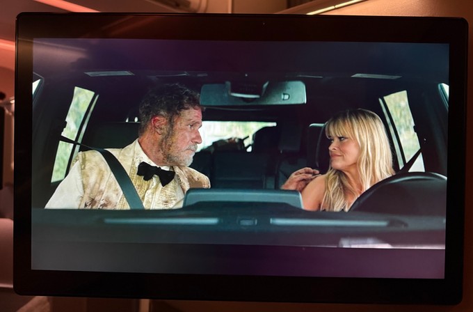 Der 45-Zentimeter-Bildschirm ist berührungssensitiv.