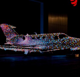 Weihnachtsjet von Globe Air: Über 9000 Lichter.