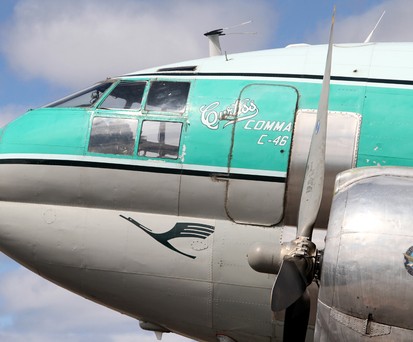 Zur Flotte von Buffalo Airways gehören vor allem oldtimer. So etwa diese Curtiss C-46 Commando, die früher einmal für Lufthansa geflogen war.