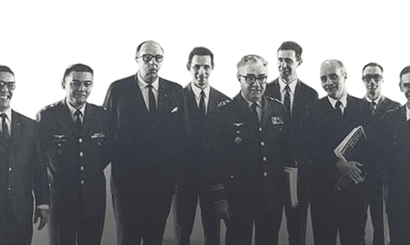 Auf Befehl der brasilianischen Militärjunta wurde 1969 die Empresa Brasileira de Aeronautica gegründet, abgekürzt Embraer.