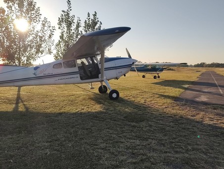 Zwei Flugzeuge der Flugschule Flying Parrot: Ein Fluglehrer der Flugschule hat am 4. Juli mutmaßlich Selbstmord begangen.