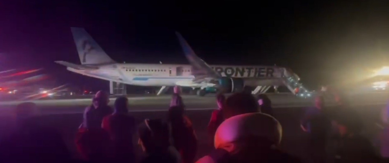 Der Airbus A321 Neo von Frontier: Die Passagiere verließen das Flugzeug über die Notrutschen.