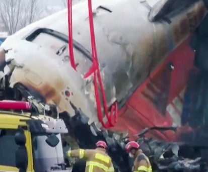 Warum haben zwei Crewmitglieder den Crash von Jeju Air überlebt?