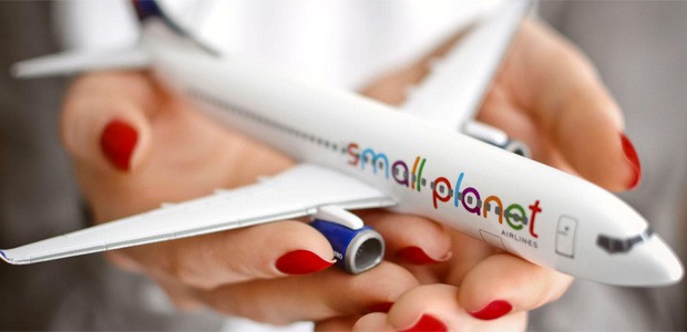 Modell von Small Planet Airlines: Itelienische Passagiere strandeten.