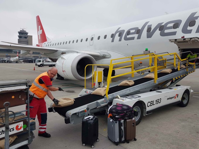 Selten werden Sandsäcke zur Balance des Flugzeuges zugeladen.